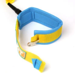 LEASH DE SUP HOWZIT COIL JAUNE/BLEU 9' -Kayak Libre Magasin leash de sup howzit coil jaune bleu 9 1 3